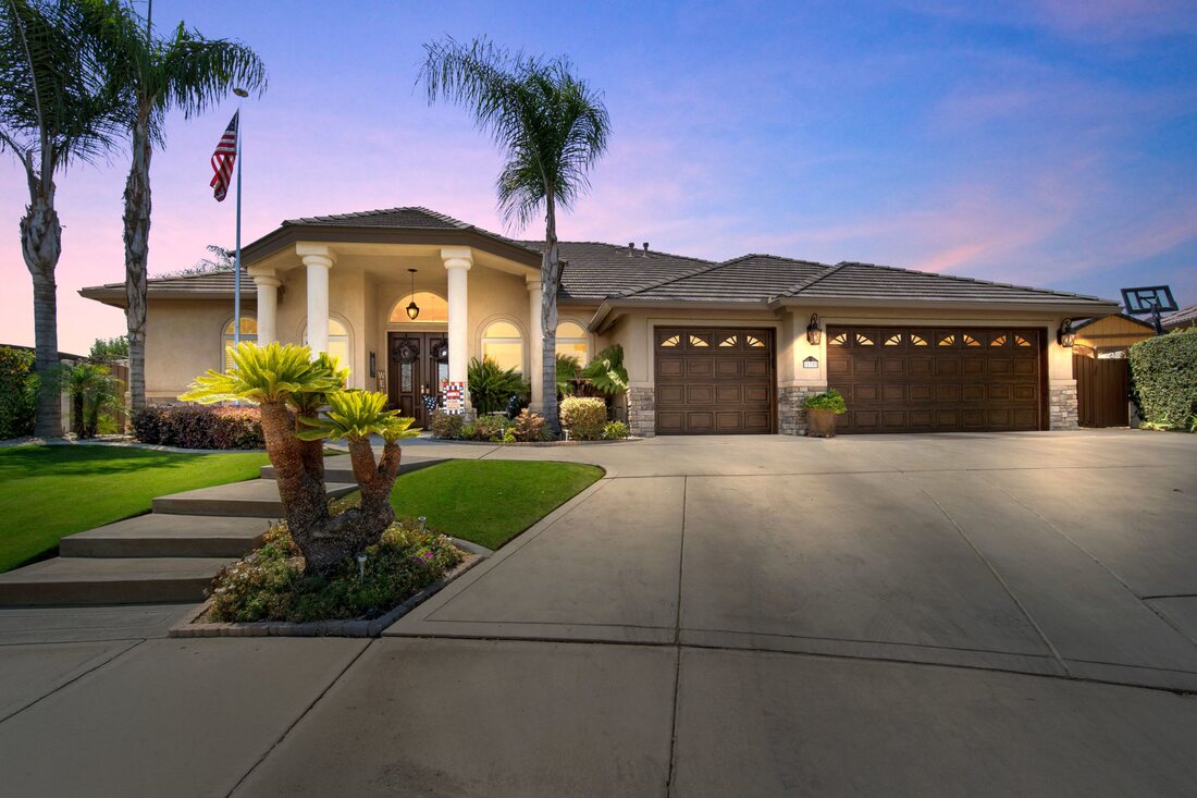 LA luxury home at twilight